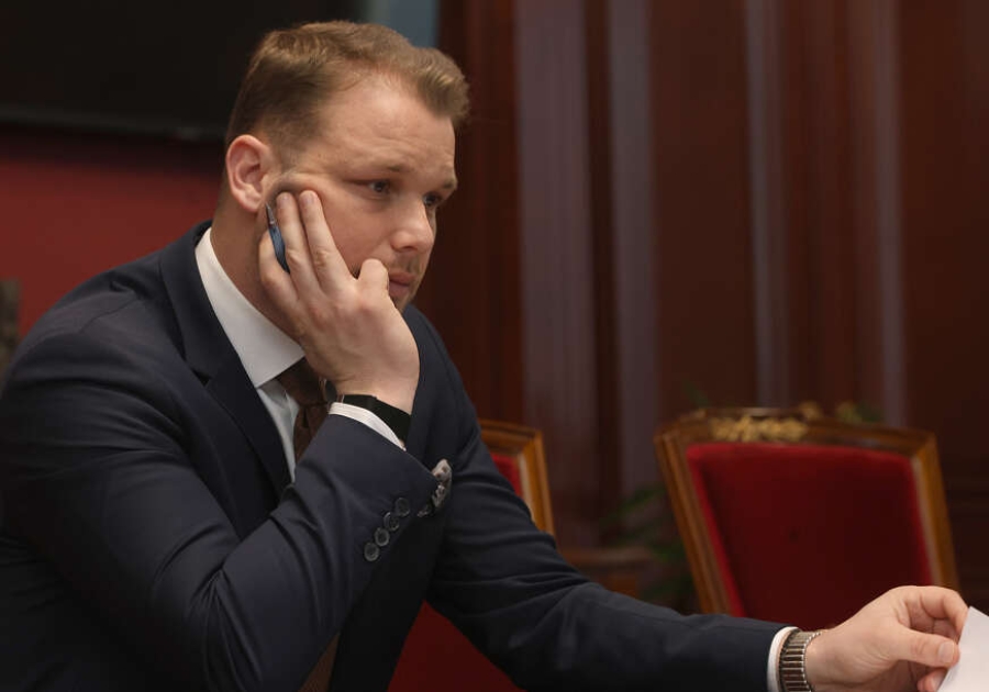 STANIVUKOVIĆ SVE VIŠE NERVIRA BANJALUČANE: Gura ideju o FUTURISTIČKOM PREVOZU dok građani čekaju stare autobuse koji kasne