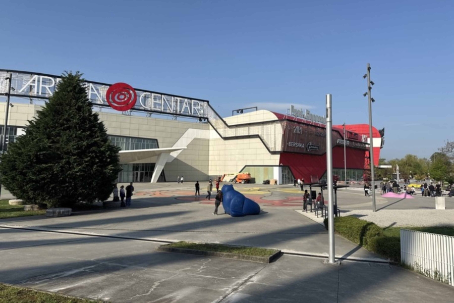 JUČER SARAJEVO, DANAS ZAGREB: Evakuirana tri shopping centra, stigla dojava o bombama