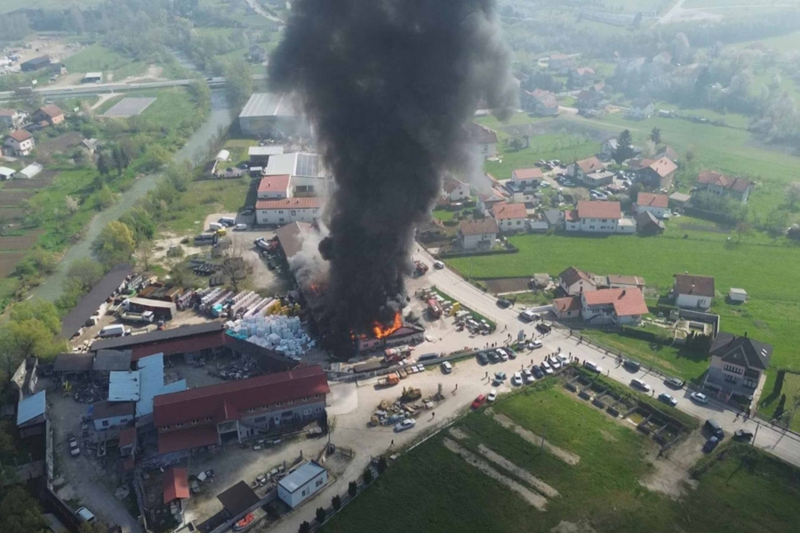 SNIMCI SVE GOVORE: Vatrogasci se izborili sa razornim požarom (FOTO, VIDEO)