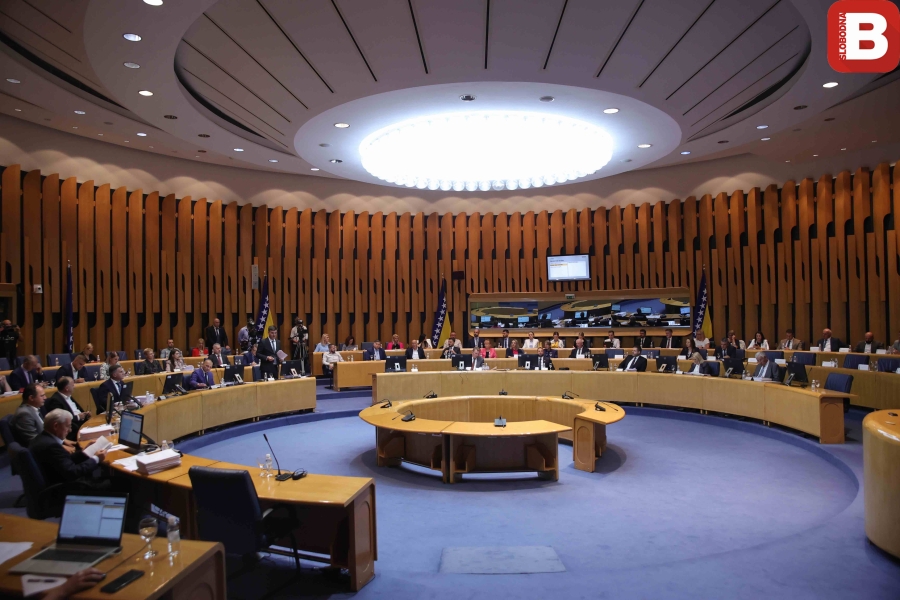 KEMAL ADEMOVIĆ ZA SUTRA ZAKAZAO DVIJE SJEDNICE DOMA NARODA: Obiman dnevni red pred državnim delegatima