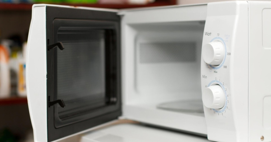 TAJNA IZ KUHINJE: Sve više vozača ostavlja ključeve automobila u mikrovalnoj pećnici, ovo je razlog