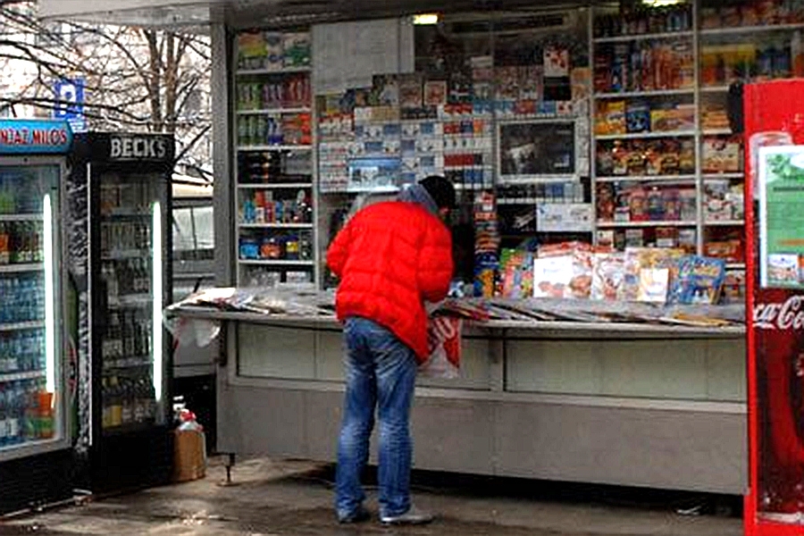 HIT NA INTERNETU: Deda na trafici upitao prodavačicu ima li kondoma, a onda – urnebes...