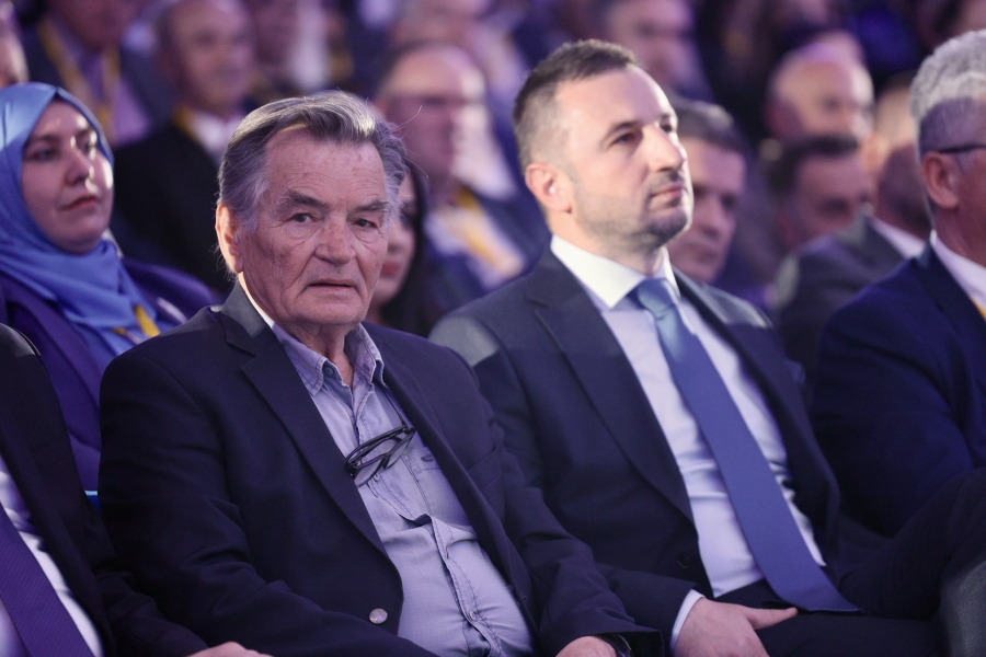 'SB' NA LICU MJESTA: U toku redovni kongres Stranke za BiH, stigao i Haris Silajdžić (FOTO)