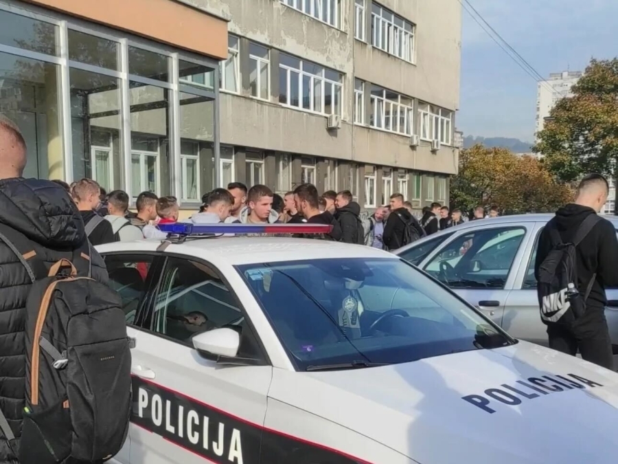 POLICIJA NA NOGAMA: Stigle dojave o postavljenom eksplozivu u tuzlanskim školama