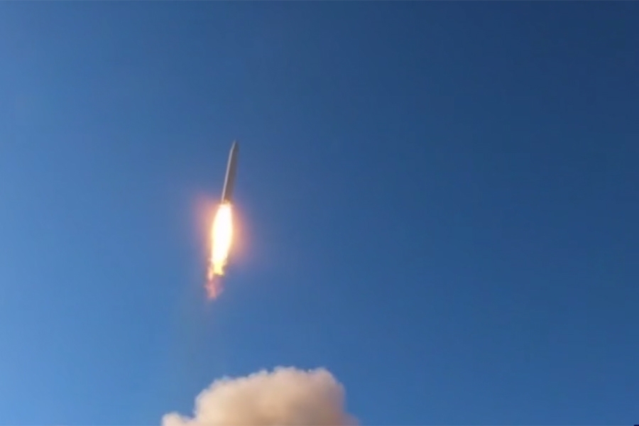 GORI NA BLISKOM ISTOKU: Hezbollah ispalio salvu projektila na Izrael, oglasio se Donald Trump...