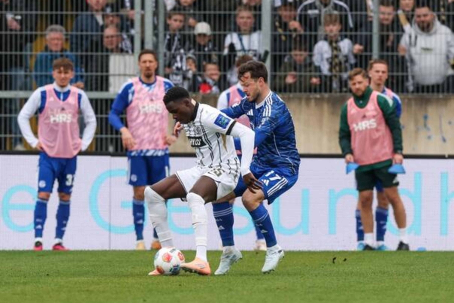 TEŠKA BORBA ZA TITULU: Schalke slavio u dramatičnom meču protiv Elversberga (VIDEO)