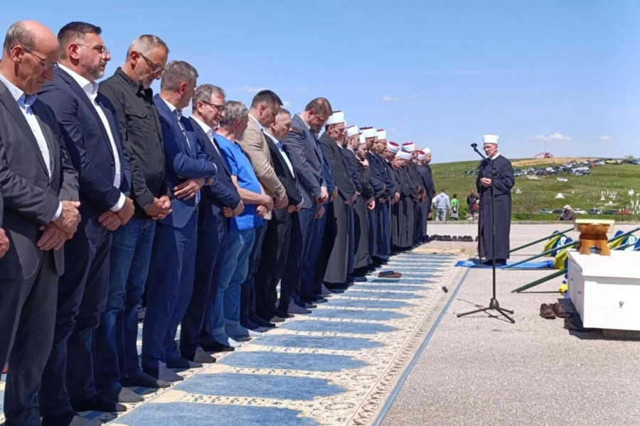 BOL I TUGA NE PRESTAJU: U Vlasenici klanjana dženaza i obavljen ukop šest žrtava agresije na BiH!