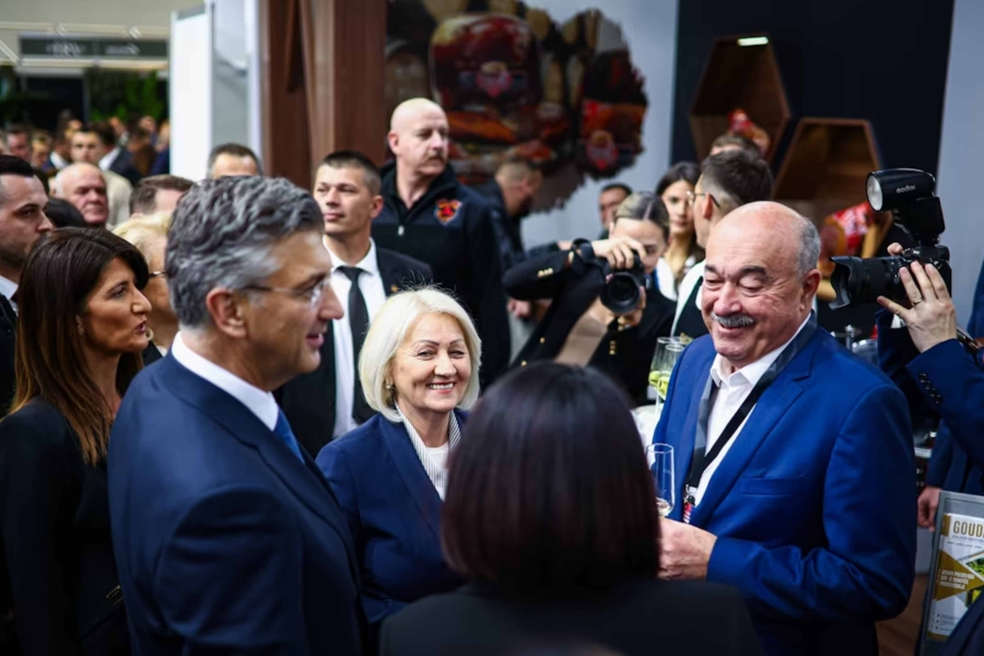 SKANDAL NA OTVARANJU SAJMA GOSPODARSTVA U MOSTARU: Tamburaši izveli pjesmu koja slavi zločinačku paradržavu Herceg-Bosnu (VIDEO)