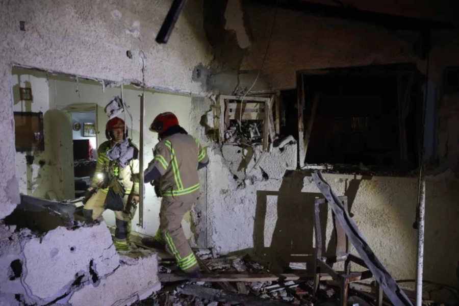 PAKLENA NOĆ U IZRAELU: Iranske rakete uništile zgradu u Ramat Ganu (FOTO, VIDEO)