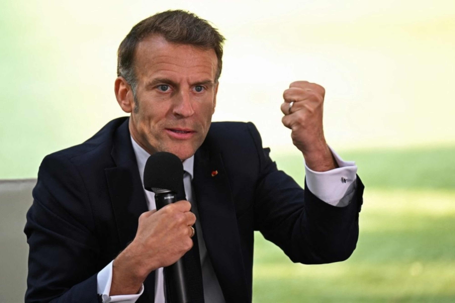 EMMANUEL MACRON ZAGRMIO: 'Probudimo se, oni su protiv nas i ovo će potrajati...!'