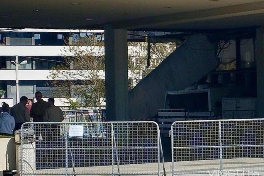 SPORTSKI KOMPLEKS U KATASTROFALNOM STNAJU: Dio Skenderije se urušio! (FOTO)