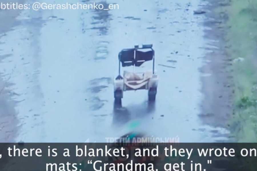 'BAKO, UPADAJ!': Nevjerovatan snimak iz Ukrajine, robotom evakuirali ženu iz opasne zone (VIDEO)