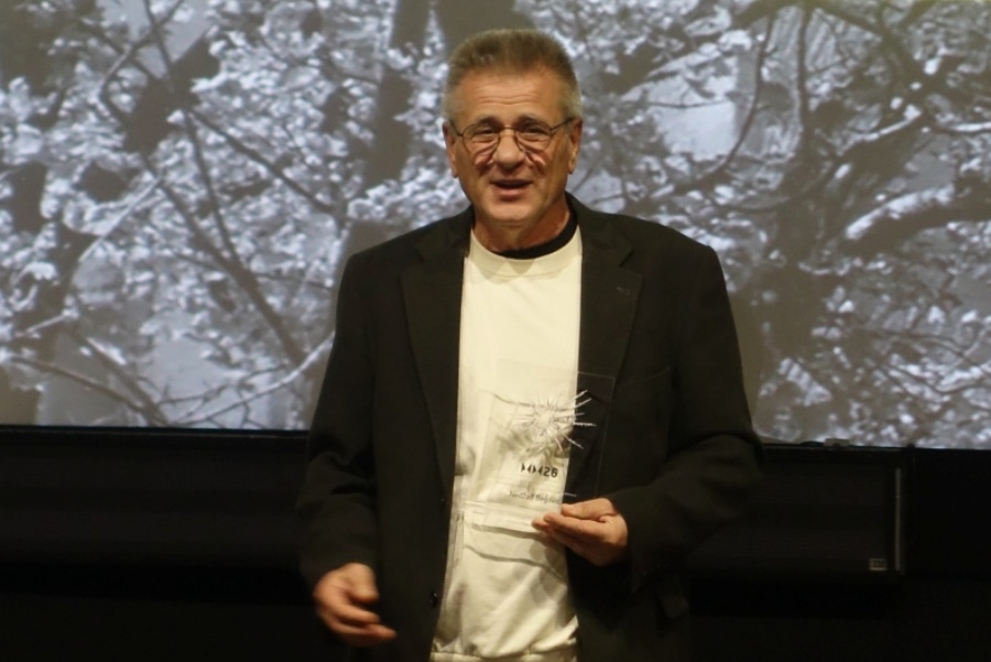 UMJETNIK KOJI NE PRISTAJE NA ŠUTNJU: Nedžadu Begoviću uručena nagrada za doprinos očuvanju kulture sjećanja