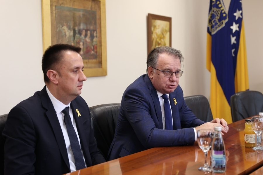 PAZITE ŠTA RADE NERMIN NIKŠIĆ I VEDRAN LAKIĆ: Pričaju o 'jačanju energetskog suvereniteta BiH', a domaću kompaniju BH Gas izbacuju iz projekta Južne plinske interkonekcije po zahtjevu Čovića