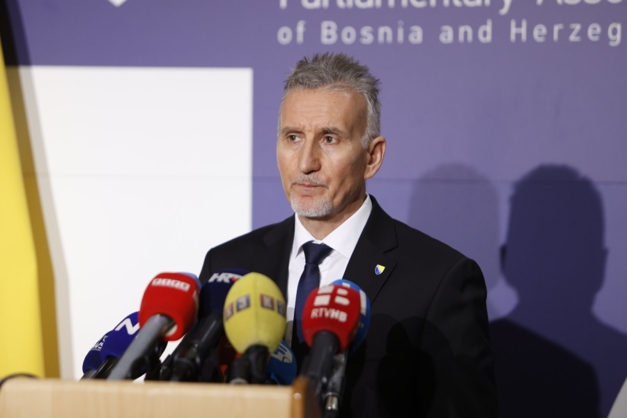 ADEMOVIĆ ODBRUSIO ŠPIRIĆU: 'Nije bilo nikakvog razgovora o sazivanju sjednice Doma naroda!'