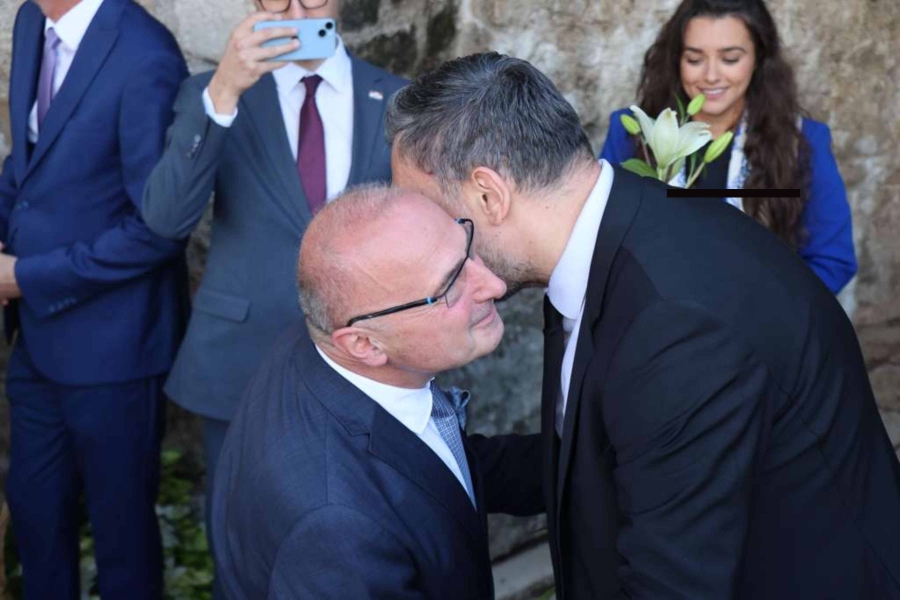 OVO SVE GOVORI KAKAV JE KONAKOVIĆ POLITIČAR: Komentariše prodaju privatne sarajevske televizije, a ne smije riječi napisati o otimanju imovine Elektroprivrede BiH u Hercegovini!