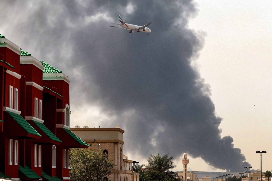 PEKLENO U EMIRATIMA: Iran lansirao desetine projektila i dronova