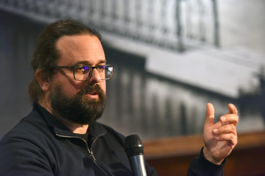 ROMAN O DOKUMENTOVANOM ZLU: Nikolaidisov Sarajevski safari - prolaz u ljudsko podzemlje