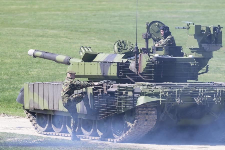 'DOBILI SMO VEĆU VATRENU MOĆ!': Vojska Srbije provodi intenzivnu obuku posada moderniziranog tenka M-84 (VIDEO)