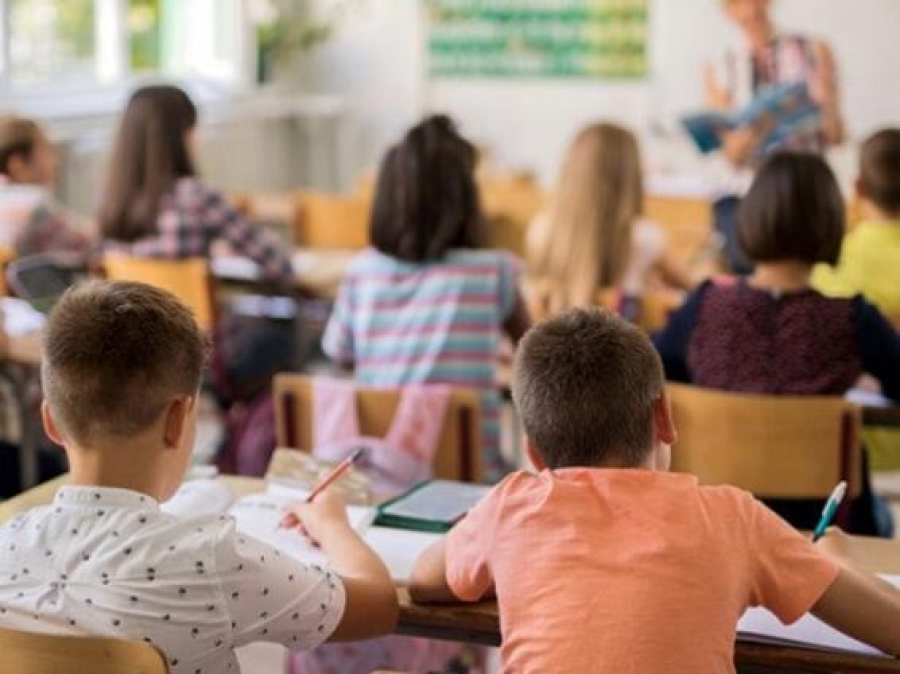 EVROPSKA ZEMLJA VRAĆA PAPIR U ŠKOLE: Kraj ere ekrana u učionicama