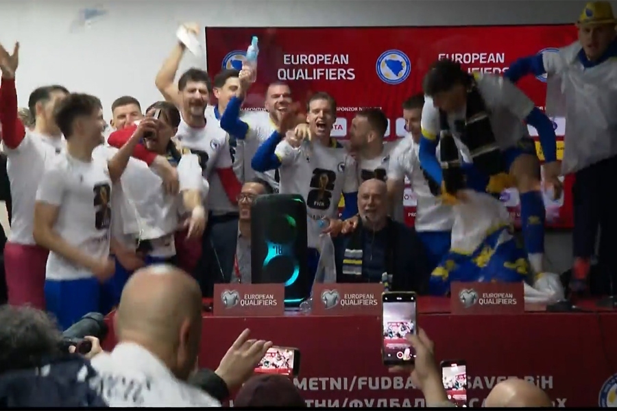 HAOS NA PRESS KONFERENCIJI REPREZENTACIJE: Zmajevi prekinuli govor Sergeja Barbareza pa zapjevali poznati hit