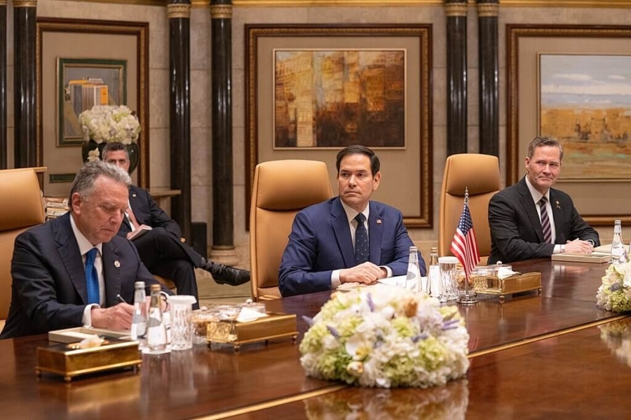 IAKO SU PREGOVORI PROPALI U ISLAMABADU: Američki mediji prenose da su Iran i SAD preko posrednika…