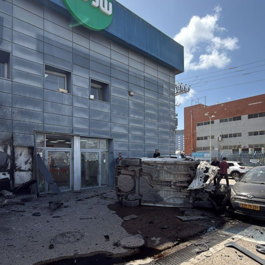 ŽESTOKI UDARI IRANA ŠIROM IZRAELA: Kasetne bombe siju haos u gradovima, automobili lete u zrak! (VIDEO)