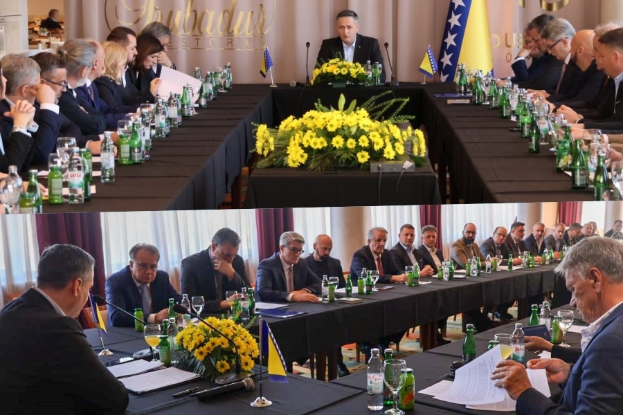 SNAŽAN VJETAR U LEĐA: Čak 14 političkih stranaka potpisalo podršku kandidaturi Denisa Bećirovića