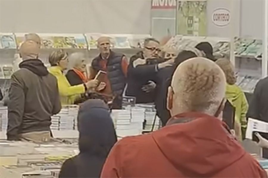 HIT NA INTERNETU: Procurila nova fotografija, nakon tučnjave na sarajevskom sajmu knjiga...