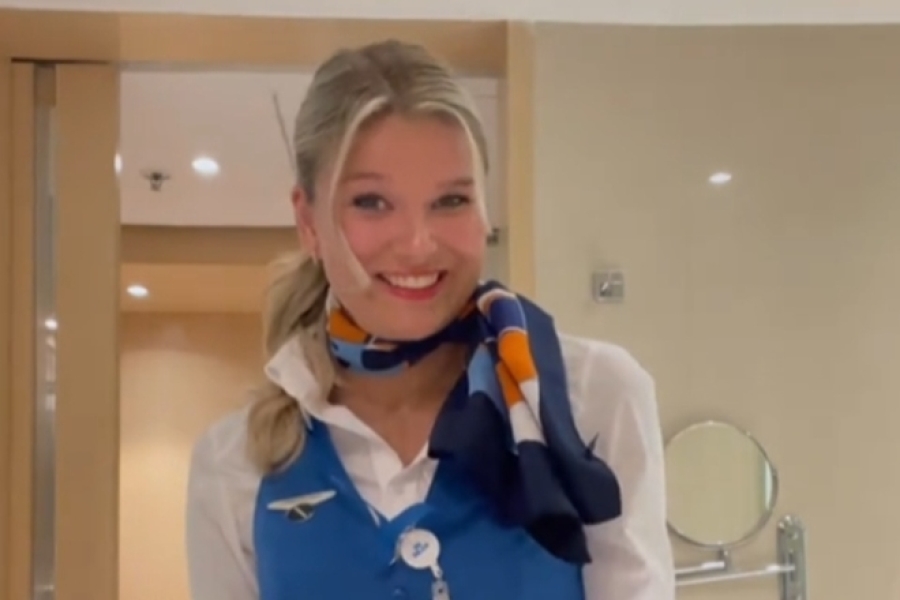 STJUARDESA POKAZALA KAKO NAPUNITI MOBITEL BEZ PUNJAČA: Ovo će spasiti mnoge