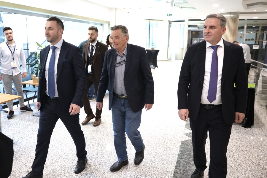 SEMIR EFENDIĆ IZABRAN NA 5. KONGRESU STRANKE ZA BiH: 'Dobro je da smo zaustavili Aprilski paket, zato država danas i postoji'