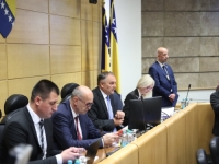 'SB' NA LICU MJESTA / DANAS PADA ODLUKA: U toku vanredna sjednica Doma naroda o Južnoj gasnoj interkonekciji (FOTO)