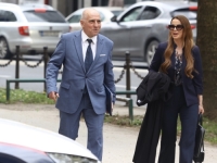 POČELO SUĐENJE ZA MILIONSKU AFERU NA UKC TUZLA: Husić i Tulumović stigli u zgradu POSKOK-a (FOTO)