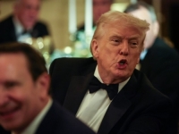 HAOS U BIJELOJ KUĆI: Naoružani muškarac zapucao iz sačmarice, Donald i Melania Trump izgurani s večere...