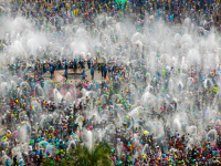 VODA KAO BLAGOSLOV: Zašto se hiljade ljudi u Xishuangbanni tri dana nesputano prskaju i polijevaju vodom?