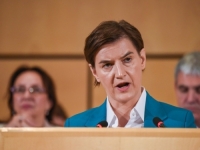 VUČIĆ OKOM – ONA SKOKOM: Potpuni haos u Skupštini Srbije, Ana Brnabić najviše napredovala u rječniku uvreda...