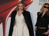 KO JE OVDJE MAJKA?: Anica Dobra zablistala na crvenom tepihu u Beogradu uz kćerku i zbunila sve (FOTO)