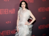 MODNA EKSPLOZIJA: Anne Hathaway nikoga nije ostavila ravnodušnim kada se pojavila (FOTO)