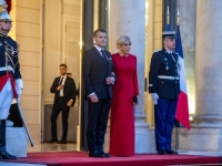 GLAMUROZNA PRVA DAMA: Brigitte Macron odrekla se mini suknje i iznenadila izgledom (FOTO)