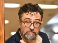 'KAO PILE U KANDŽAMA JASTREBA': Damir Nikšić isprozivao vlast, optužio da isporučuju korporacijama ono što su obećali sačuvati