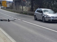 GOLFOM PRETJECALA PREKO PUNE LINIJE: Vozačica pokosila djevojke na romobilu, koban udar na magistrali (FOTO)