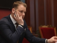 STANIVUKOVIĆ SVE VIŠE NERVIRA BANJALUČANE: Gura ideju o FUTURISTIČKOM PREVOZU dok građani čekaju stare autobuse koji kasne