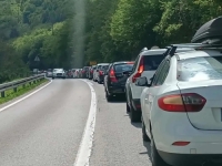 VELIKE GUŽVE NA BH. CESTAMA: Kolone vozila prema jugu, pojačan promet na GP Doljani i Bijača