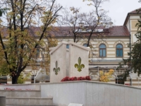 OŠTEĆEN SPOMENIK ARMIJI RBiH U BRČKOM: Policija saopštiča da je to posljedica dječije igre