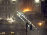 VATRENA NOĆ U TIRANI: Bačeni Molotovljevi kokteli na zgradu vlade (VIDEO)