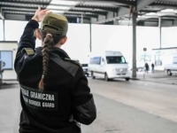 TESTOVI ŠOKIRALI GRANIČARE: Ukrajinka vraćena sa granice, pronašli joj ozračene novčanice od 100 dolara, ovo je njeno objašnjenje... (FOTO)