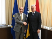 SCHMIDT I ČOVIĆ OČI U OČI: Pričaju o 'funkcionalnim institucijama' i EU putu, a HDZ i SNSD mjesecima drže Dom naroda pod blokadom!