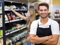 VIC DANA: Uhvatilo nevrijeme jednog gospodina na ulici pa on svrati u prodavnicu da kupi kišobran...