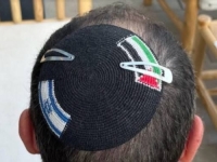 POLICIJSKI BRUTALIZAM U JERUSALIMU: Uhapšen Jevrej jer je na kapi nosio palestinsku zastavu, policajci je isjekli MAKAZAMA