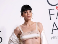 SLAVNA PJEVAČICA ŠOKIRALA LUKSUZNOM KUPOVINOM: Ušla je s torbicom od 14.000 dolara i na nakit potrošila nevjerovatan iznos (FOTO, VIDEO)